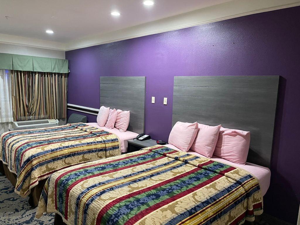 Scottish Inn And Suites Alvin Bagian luar foto
