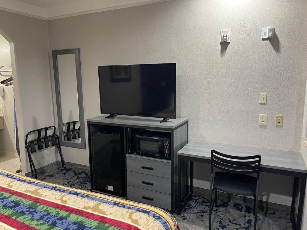 Scottish Inn And Suites Alvin Bagian luar foto