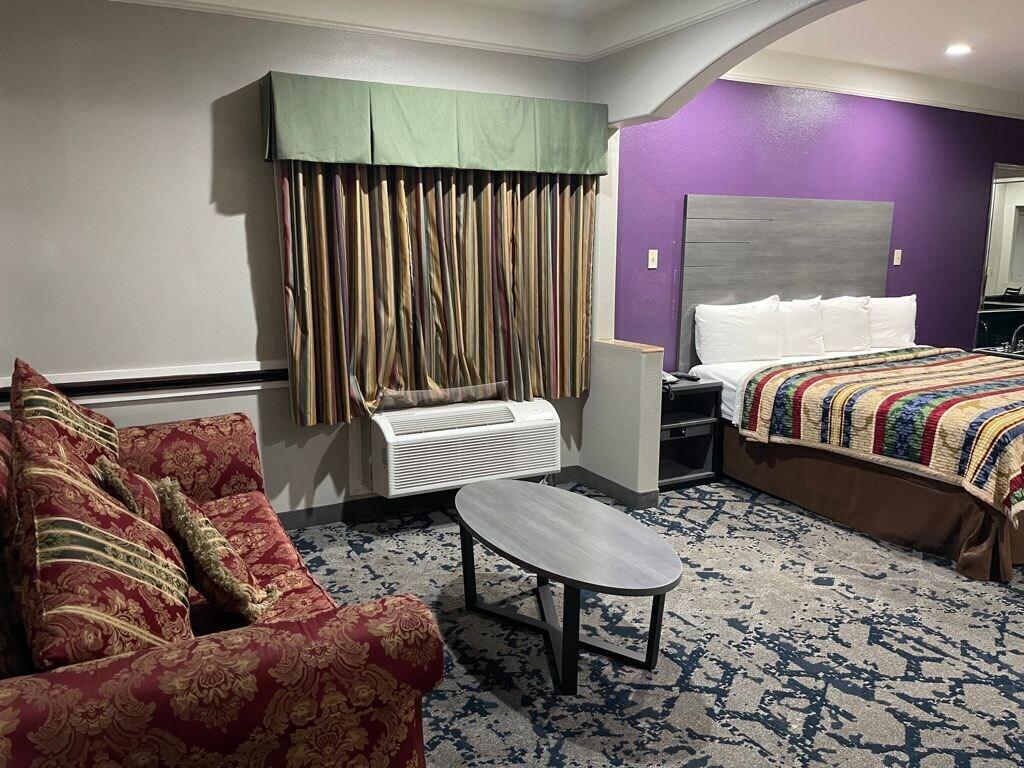 Scottish Inn And Suites Alvin Bagian luar foto