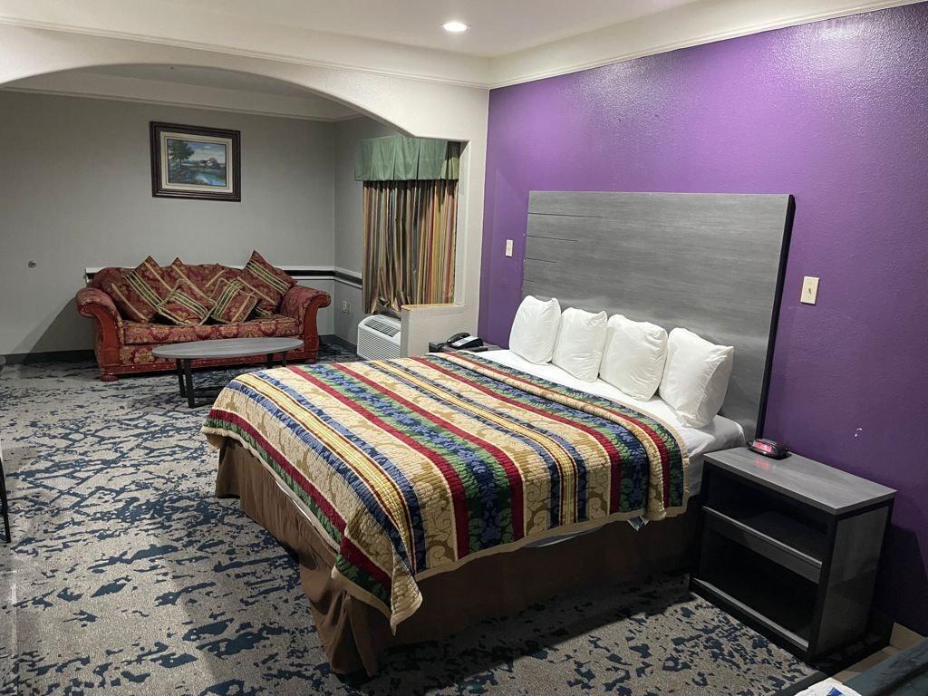 Scottish Inn And Suites Alvin Bagian luar foto