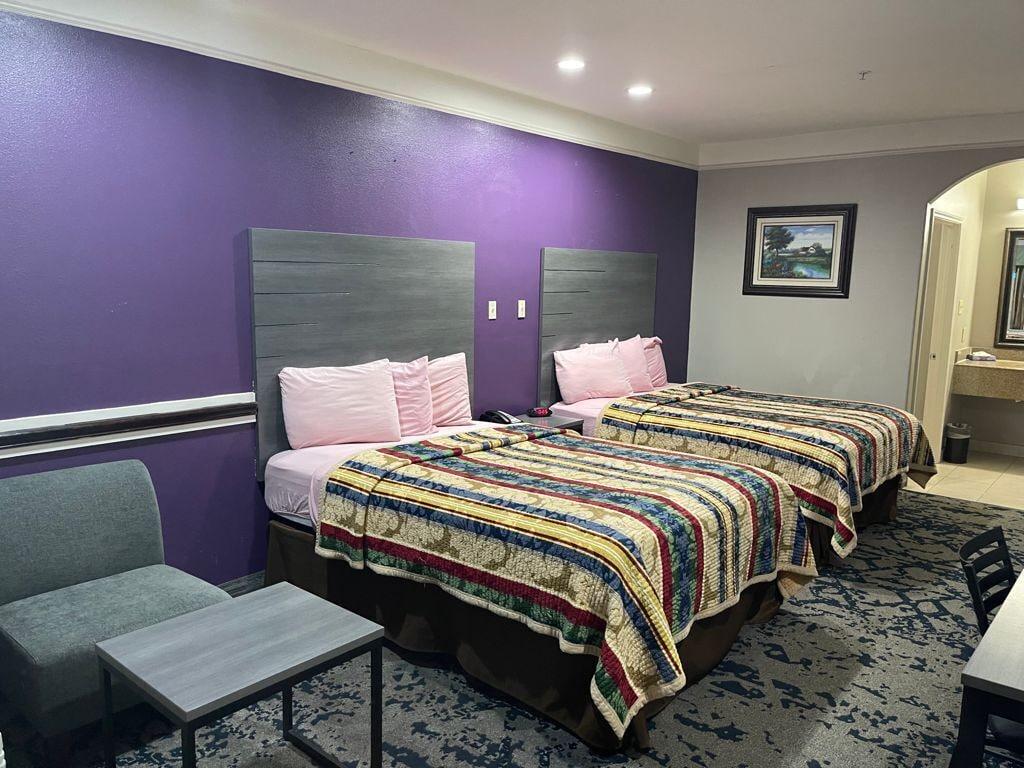 Scottish Inn And Suites Alvin Bagian luar foto