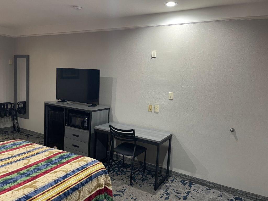 Scottish Inn And Suites Alvin Bagian luar foto