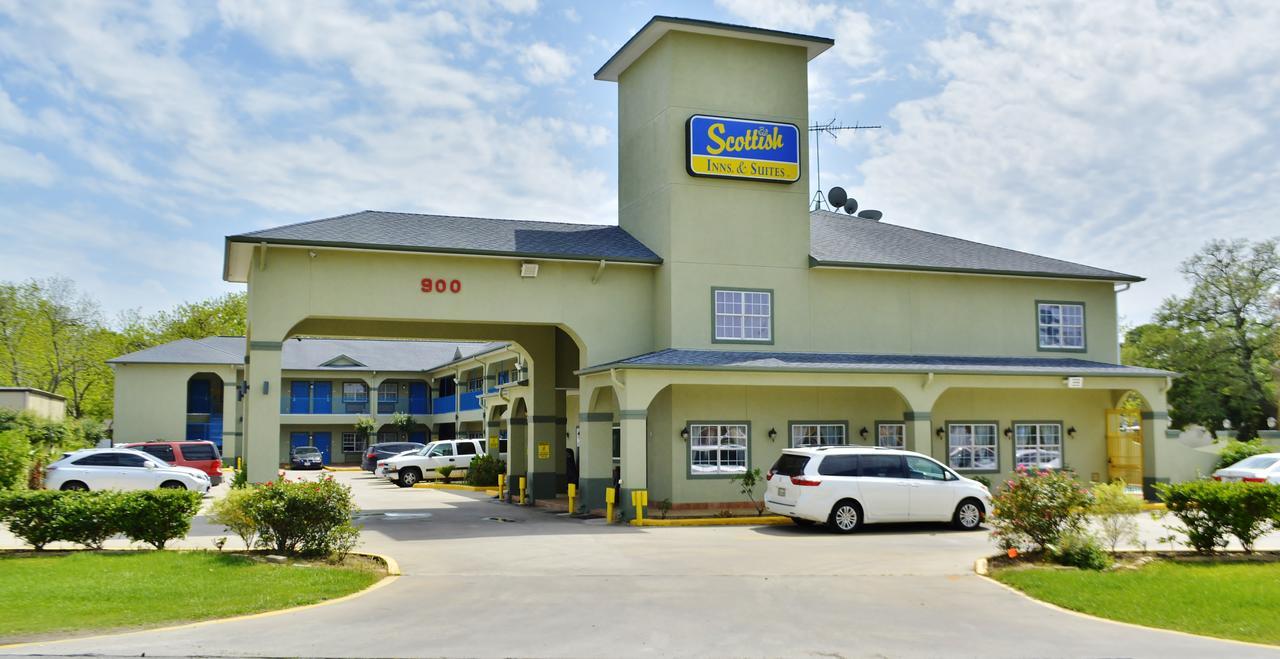 Scottish Inn And Suites Alvin Bagian luar foto