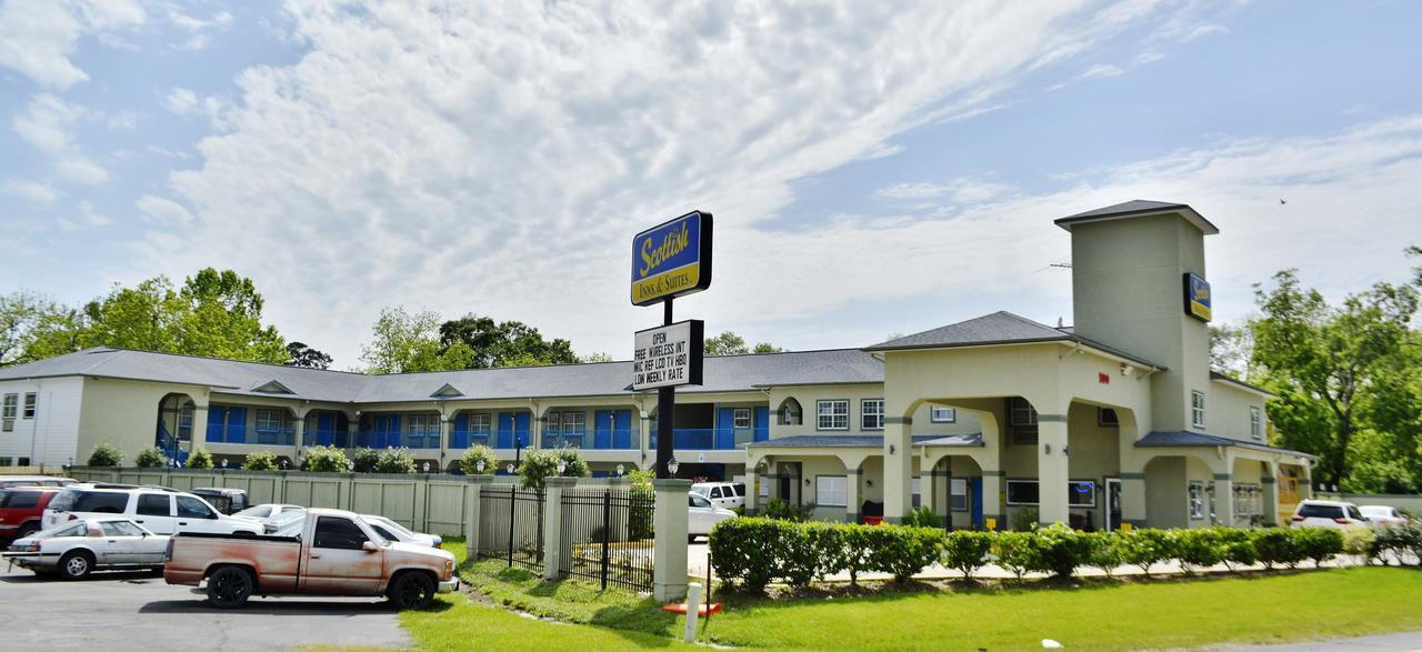 Scottish Inn And Suites Alvin Bagian luar foto