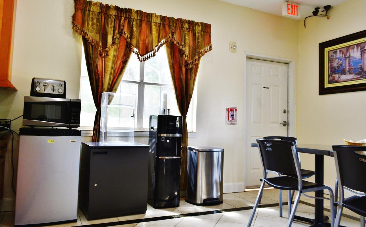 Scottish Inn And Suites Alvin Bagian luar foto