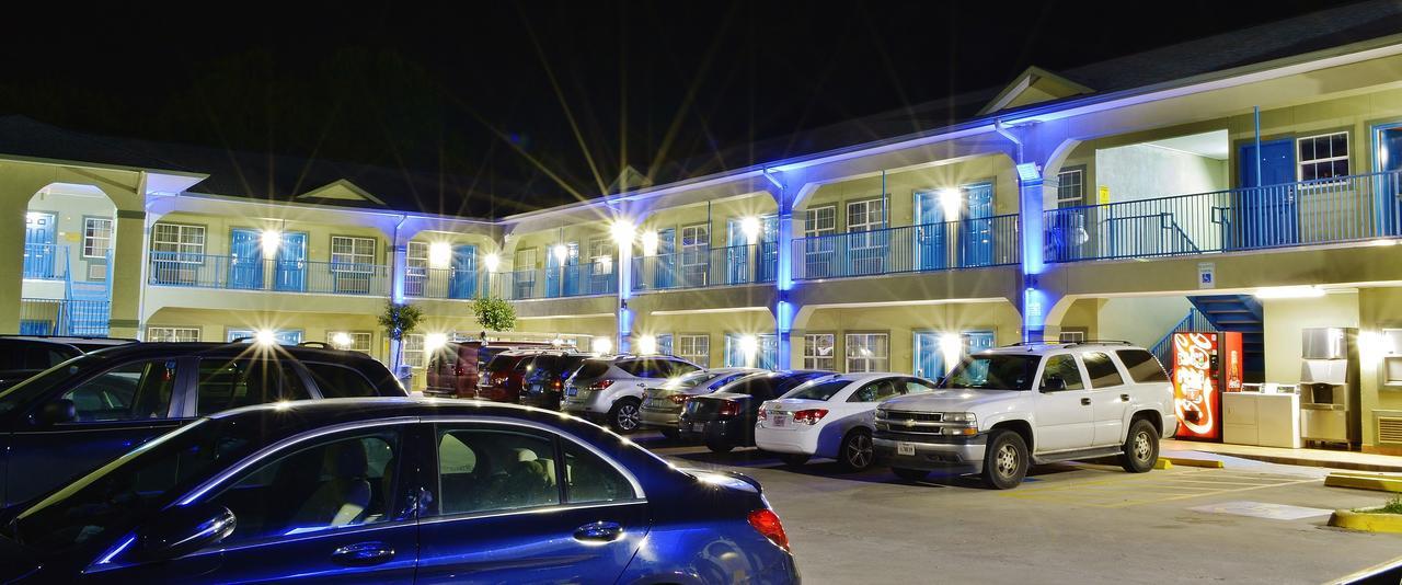 Scottish Inn And Suites Alvin Bagian luar foto