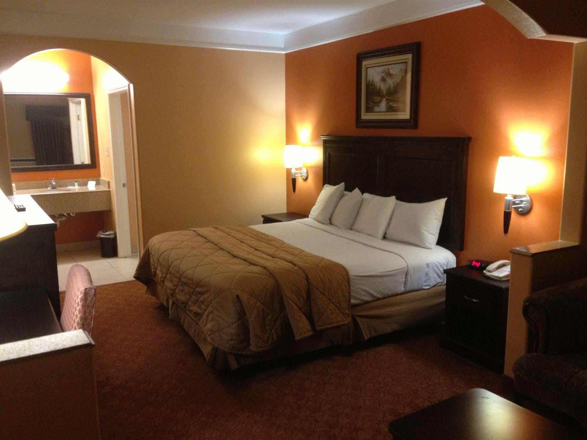 Scottish Inn And Suites Alvin Bagian luar foto