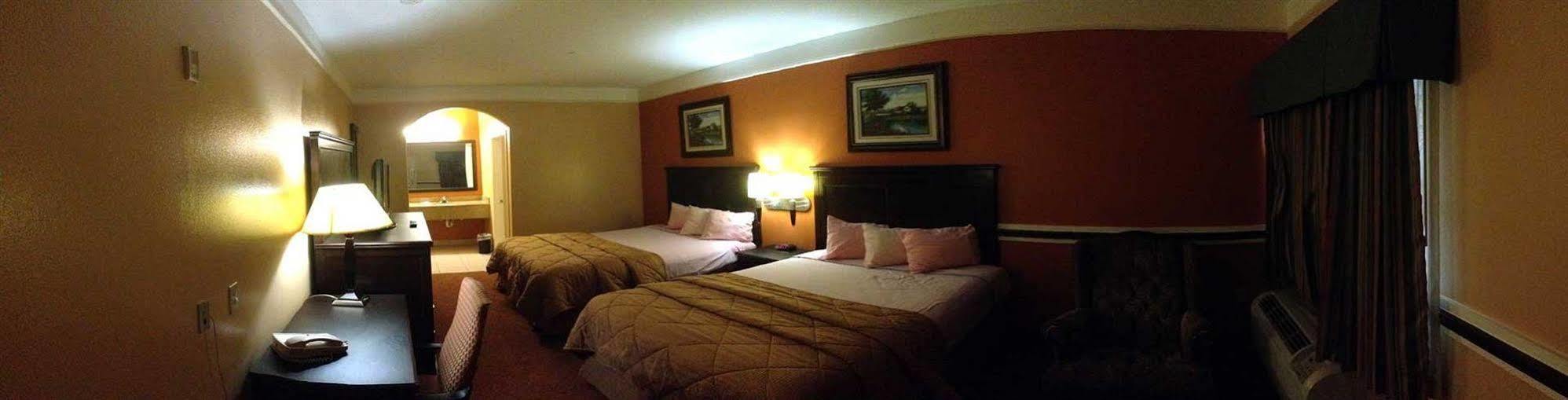 Scottish Inn And Suites Alvin Bagian luar foto